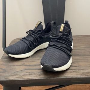 Never worn puma running shoes